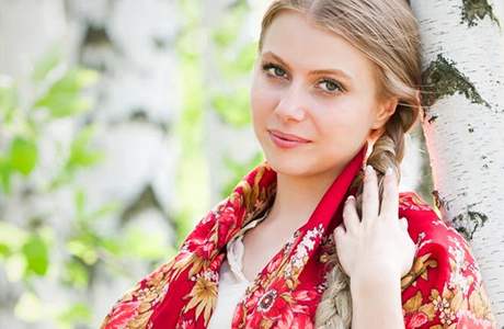 Ruská venkovská dívka - ilustraní foto.