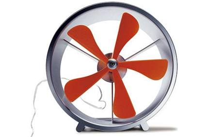 Ventilátor Tyhko Fan firmy Lexon, design M. Berthier. Síový adaptér, dv rychlosti, pepína na kabelu, materiál ABS, lopatky PVC, barvy limetková/rová, stíbrná/oranová. 