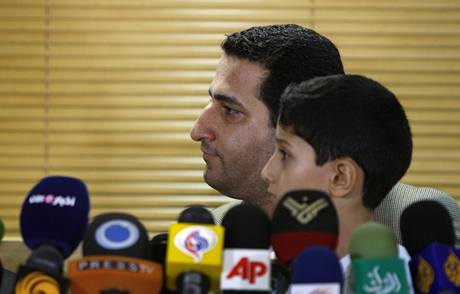 Íránský jaderný vdec ahram Amírí se synem