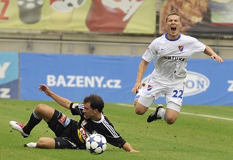 Píbram - Ostrava /  Daniel Tarczali z Píbrami (vlevo) a Zdenk mejkal z Baníku