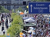 Obí festival místní kultury zablokoval 60 kilometr jedné z nejvíce frekventovaných evropských dálnic mezi Dortmundem a Duisburgem.