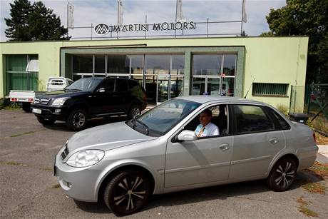 S velkm dovozem teprve zanme, kaj Gheorghe Cernusca a Jakub Choura, budujc esk zastoupen nsk automobilky.