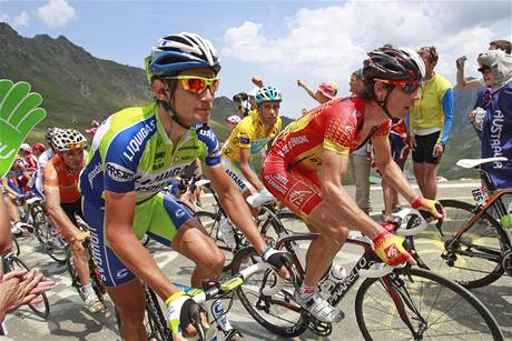 eský cyklista Roman Kreuziger (vlevo) pi 16. etap Tour de France 