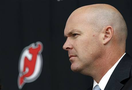 Kou New Jersey Devils John Maclean se til, e ve svm tmu pivt hvzdnho Ilju Kovaluka 