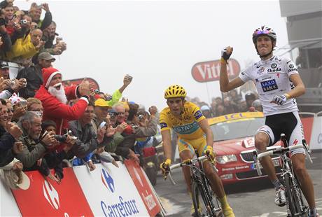 Cíl královské etapy Tour de France projel nejprve Andy Schleck
