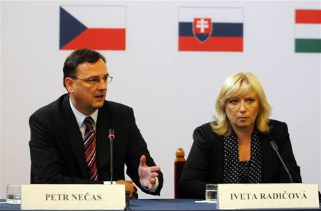 Jednání V4: Petr Neas a Iveta Radiová