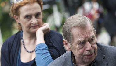 Naten filmu Odchzen: Eva Holubov a Vclav Havel.