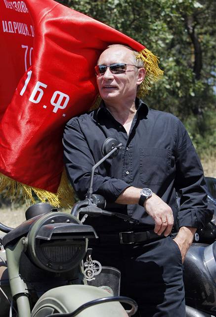 Putin pijel na sraz motork Harley-Davidson v Sevastopolu