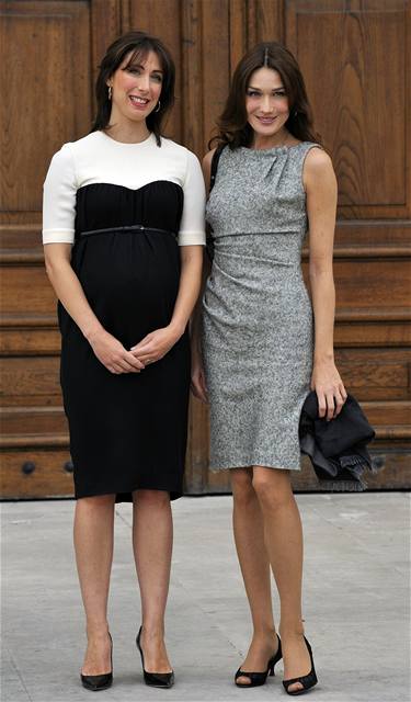 Manelka britskho premira Samantha Cameronov a prvn dma Francie Carla Bruniov-Sarkozyov.
