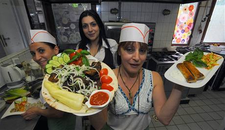 Arménská kuchyn znamená spoustu koení. Hodn záleí také na tom, jak se jídlo vaí, íká o pokrmech. 