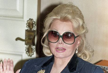 Hereka Zsa Zsa Gaborová na archivním snímku z roku 1992.