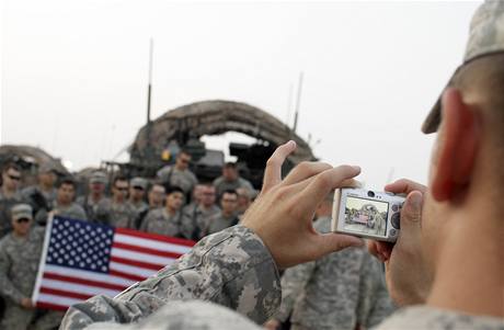 Poslední bojová Poslední bojová brigáda americké armády opoutí Irák
