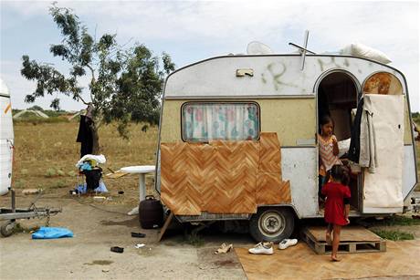 Romský tábor nedaleko Nantes.