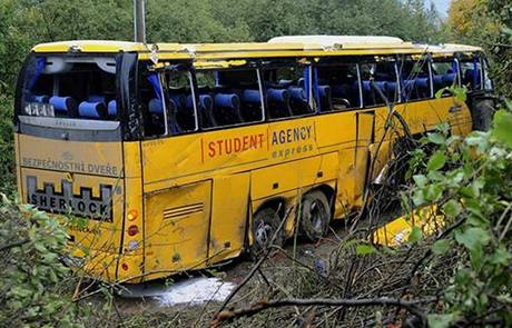 eský linkový autobus spolenosti Student Agency na trase z východoslovenského Bardejova do Prahy havaroval nedaleko Trenína. Pi nehod zemeli tyi Slováci. 