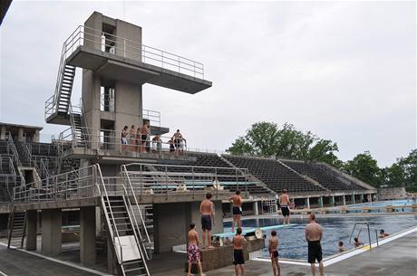 Schwimmstadion.