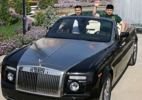 Kadyrov m slabost pro drah auta