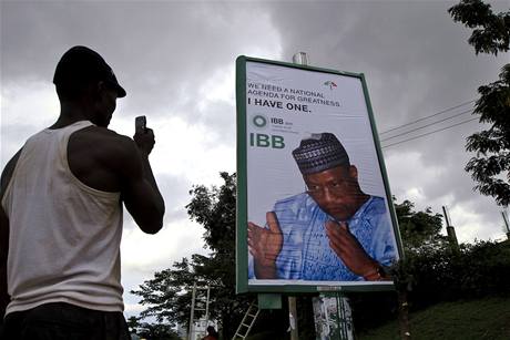 Nigerský prezident Goodluck Jonathan oznámil svou kandidaturu do dalího funkního období prostednictvím Facebooku.  