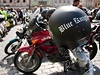Praský arcibiskup poehnal osmdesáti motorkám len evropského policejního motorkáského srazu Blue Knights (Modí rytíi). 