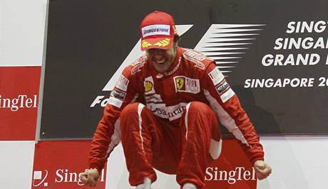 Fernando Alonso ovládl závod v Singapuru.