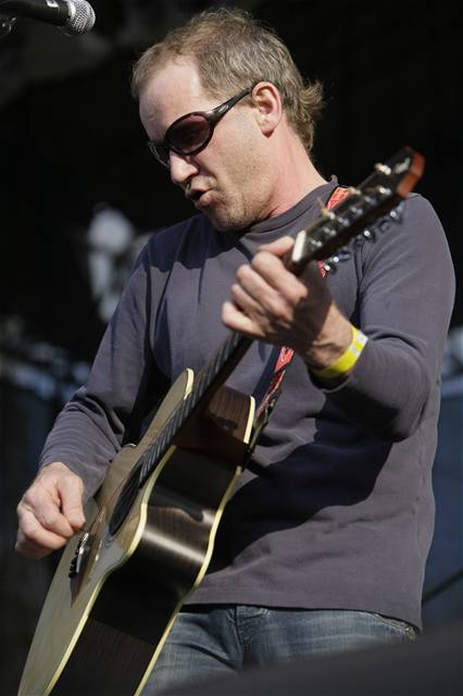 Muzikant David Koller vystoupil na praskm Majlesu (2008).