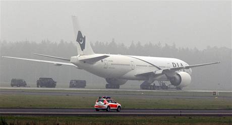 Pkistnsk Boeing 777 pistl kvli vymylen hrozb.