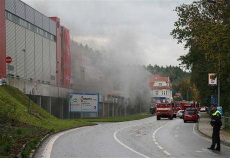 Karlovarká KV Arena v plamenech.