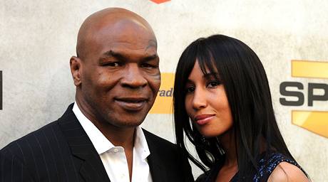 Mike Tyson s manelkou Lakihou Spicerovou.