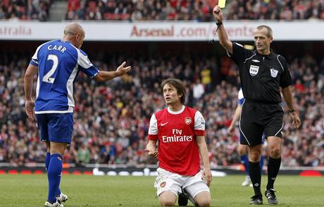 Tomá Rosický pi zápase Premier League.