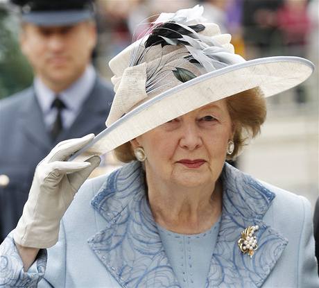 Lady Thatcherovou povýili do doivotního lechtického stavu.