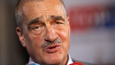 Pedseda TOP 09 Karel Schwarzenberg.