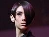 Modelky pedvádí odváné úesy na pehlídce Alternative Hair Show v Londýn.