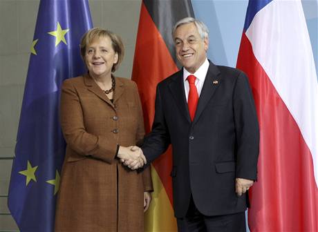 Chilský prezident Sebastián Piera a nmecká kancléka Angela Merkelová.