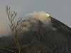 Sopka Merapi zaala znovu chrlit lávu. 