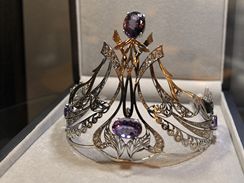 Diamantov vstava, na kter mohou nvtvnci vidt napklad korunku krsy Miss Universe 2010