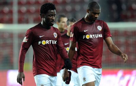 Bony Wilfried (vlevo) a Lonard Kweuke.