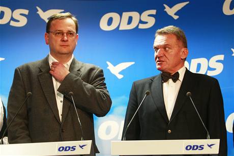 Premir Petr Neas a prask ldr ODS Bohuslav Svoboda.