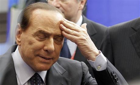 Mamma mia, co to na m zase vytáhli? Berlusconi za hlavního pvodce svých potíí oznauje nepátelsky naladná média.
