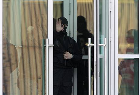 Ruská policie ped Lebedvovou bankou