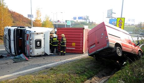 Nehoda zablokovala dopravu v Praze