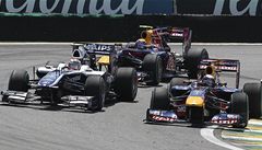 Formule 1: vlevo Webber, ped nm Hlkenberg, vpravo Vettel.