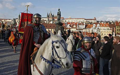 Sv. Martin zahjil na Karlov most v Praze Svatomartinsk oslavy. 