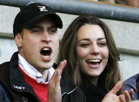 Princ William a Kate Middletonov na zpasu ragby, kdy hrla Anglie proti Itlii.