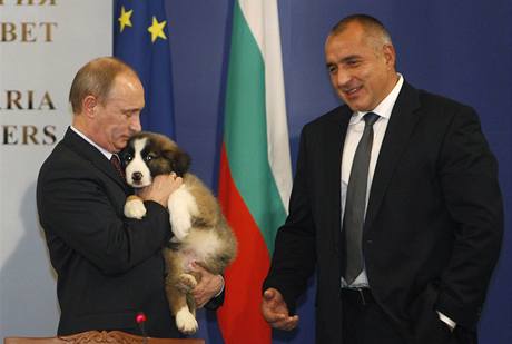 Putin se tntem, vpravo Boris Bojkov