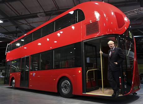 Londýn brzy zaplaví nový model dvoupatrových autobus.