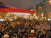 Demonstrace proti velké koalici ODS a SSD na praském magistrátu 