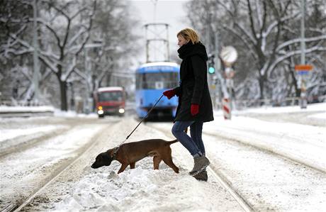 Kvli pívalm snhu 2. prosince opt kolabuje doprava v hlavním mst na nkterých hlavních tazích