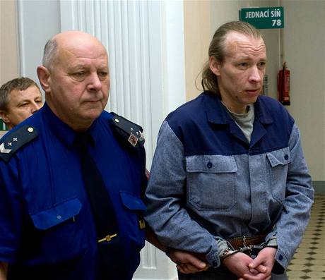 Jaroslav Steinbauer dostal za vradu dvou dívek doivotí.