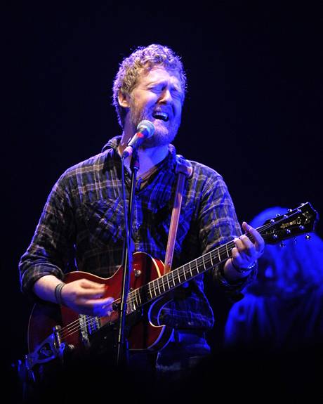 Glen Hansard vystoupil s kapelou The Frames v Divadle Archa.