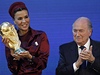 Manelka katarského ejka Sheikh Hamad bin Khalifa se Seppem Blatterem.