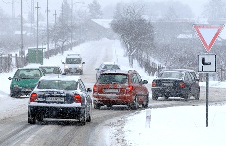 Nov snh komplikoval dopravu tak v Havov-ivoticich. 